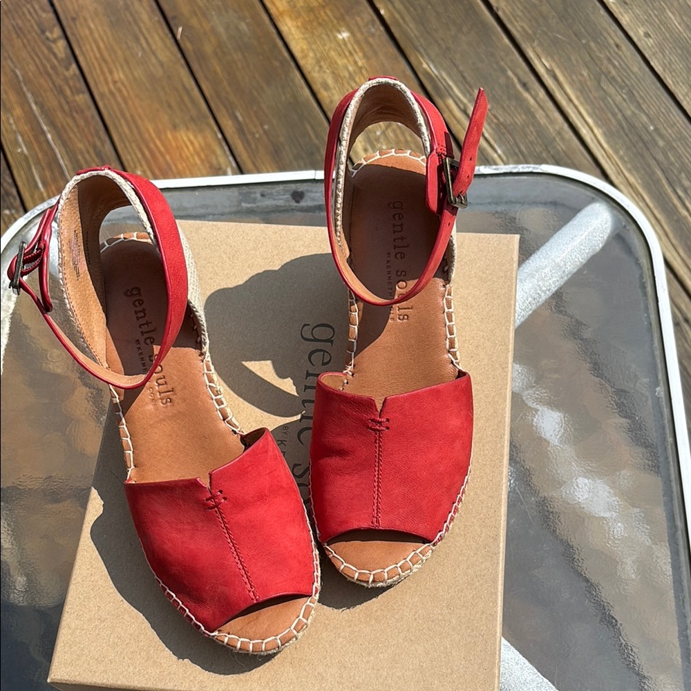 Gentle Souls Women's Bold Red Sandals
